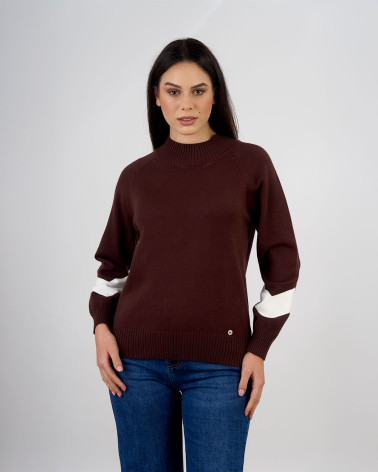 Maglia con maniche a contrasto e collo a coste