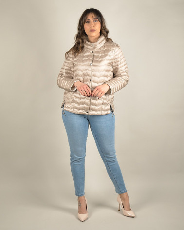 Piumino leggero con bottoni e zip