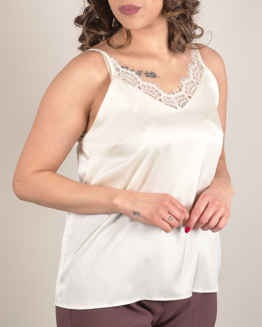 Top in raso con dettagli in pizzo elegante
