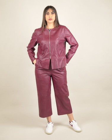 Giacca in ecopelle bordeaux con zip e volant
