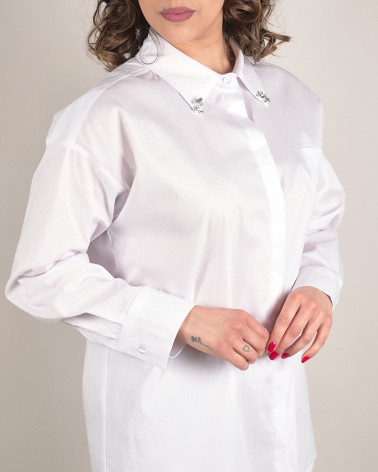 Camicia bianca in cotone con colletto gioiello