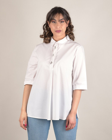 Camicia bianca con dettagli gioiello