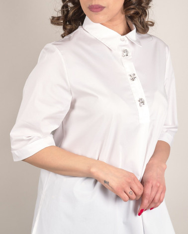 Camicia bianca con dettagli gioiello