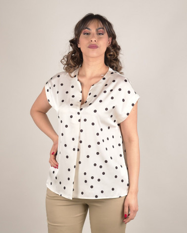 Blusa panna in raso a pois con scollo a V