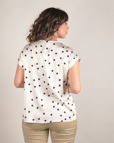 Blusa panna in raso a pois con scollo a V