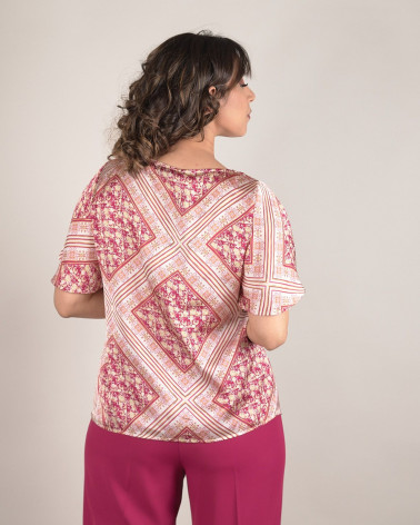 Blusa in raso fantasia barocca con maniche voilant