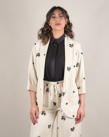 Blazer con ricami floreali e righe verticali