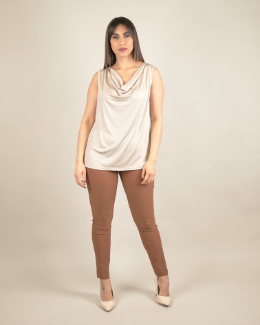 Top in jersey lucido con scollo drappegiato