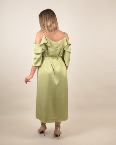 Abito verde in raso con spalle scoperte