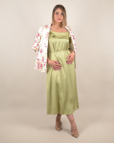 Abito verde in raso con spalle scoperte