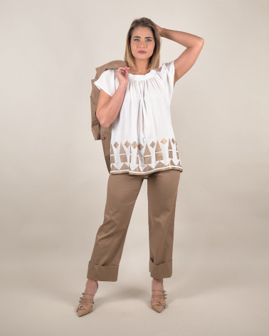 Blusa ampia con ricamo geometrico
