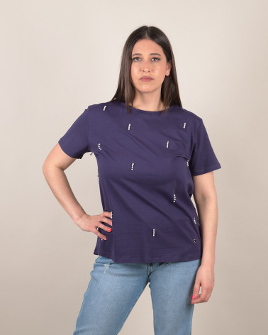T-shirt con perle e strass applicati