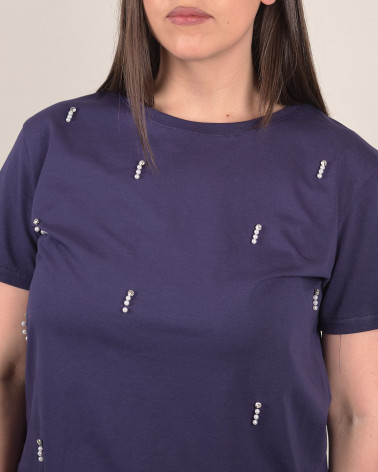 T-shirt con perle e strass applicati