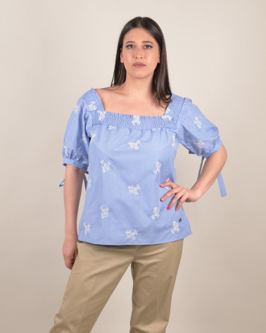 Blusa con scollo quadrato e ricami