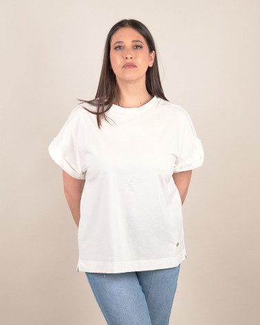 T-shirt in cotone con spalle traforate