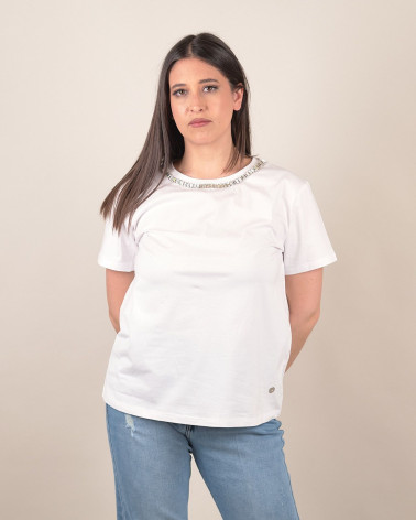 T-shirt con dettaglio gioiello