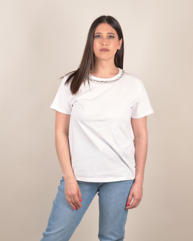 T-shirt in cotone con collana gioiello