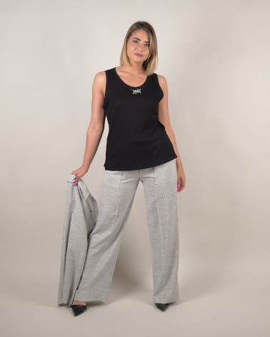 Top a costine con applicazione gioiello