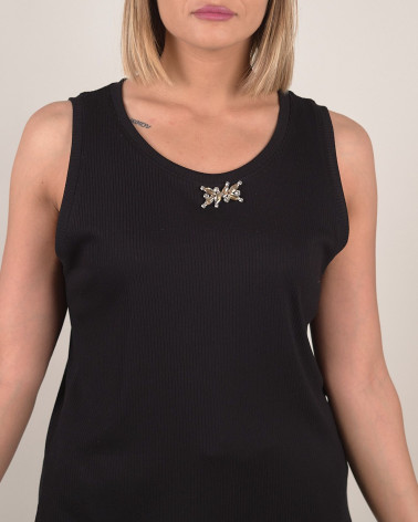 Top a costine con applicazione gioiello