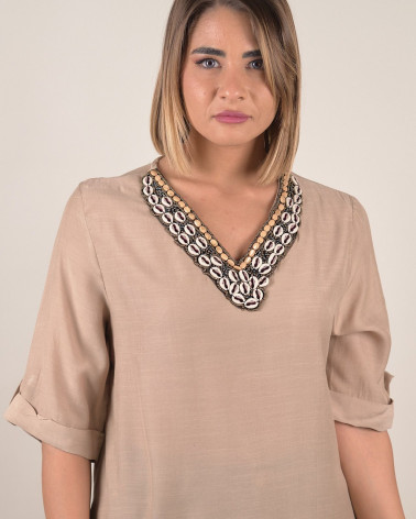 Blusa manica 3/4 con scollo decorato in conchiglie