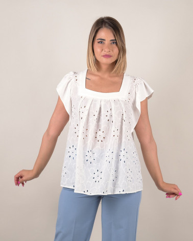 Top in sangallo con scollo quadrato