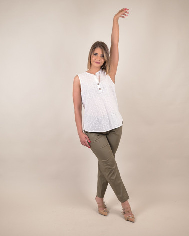 Top smanicato in sangallo di cotone