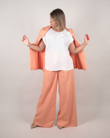 Maglia in cotone con inserto ricamato