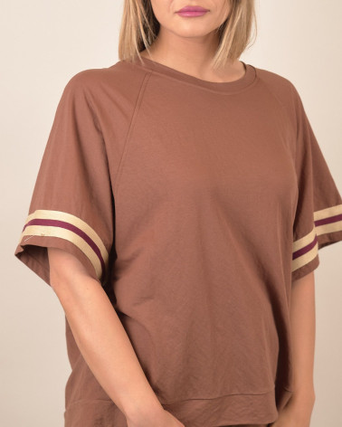 T-shirt marrone over con fasce manica