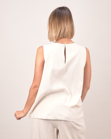 Top smanicato in lino con fiore decorativo