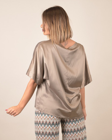Blusa in raso con manica ampia