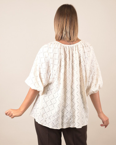 Blusa traforata con laccetti