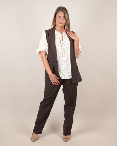 Blusa traforata con laccetti