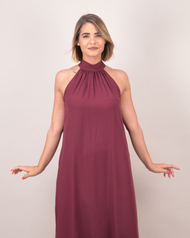 Abito svasato con collo alto arricciato