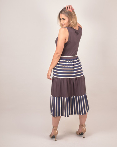 Abito smanicato con gonna a righe e cordoncino