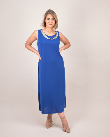 Abito lungo con scollo a catena