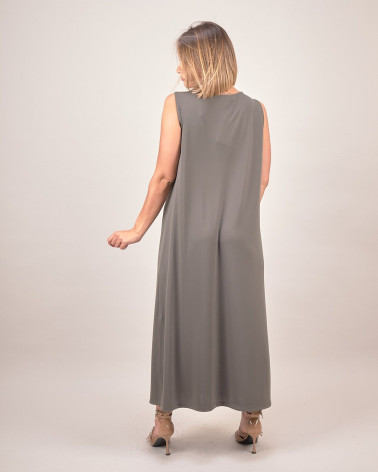 Abito lungo con scollo a catena