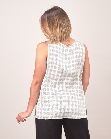 Top smanicato in viscosa con fantasia a pois