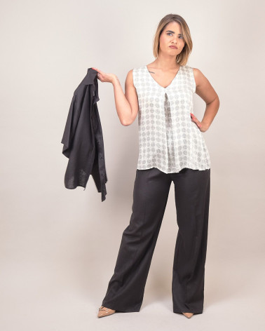 Top smanicato in viscosa con fantasia a pois