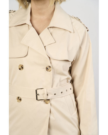Trench corto beige con cintura