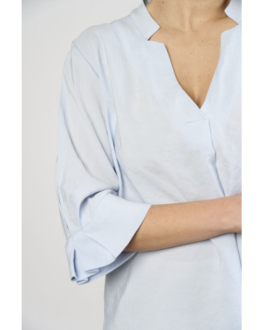 Blusa azzurra in modal con maniche a volant