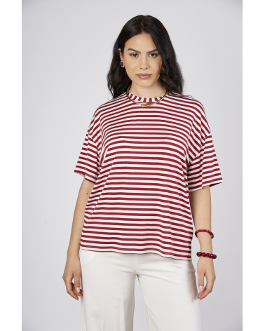T-shirt over a righe rosse