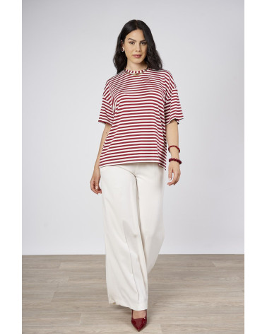 T-shirt over a righe rosse