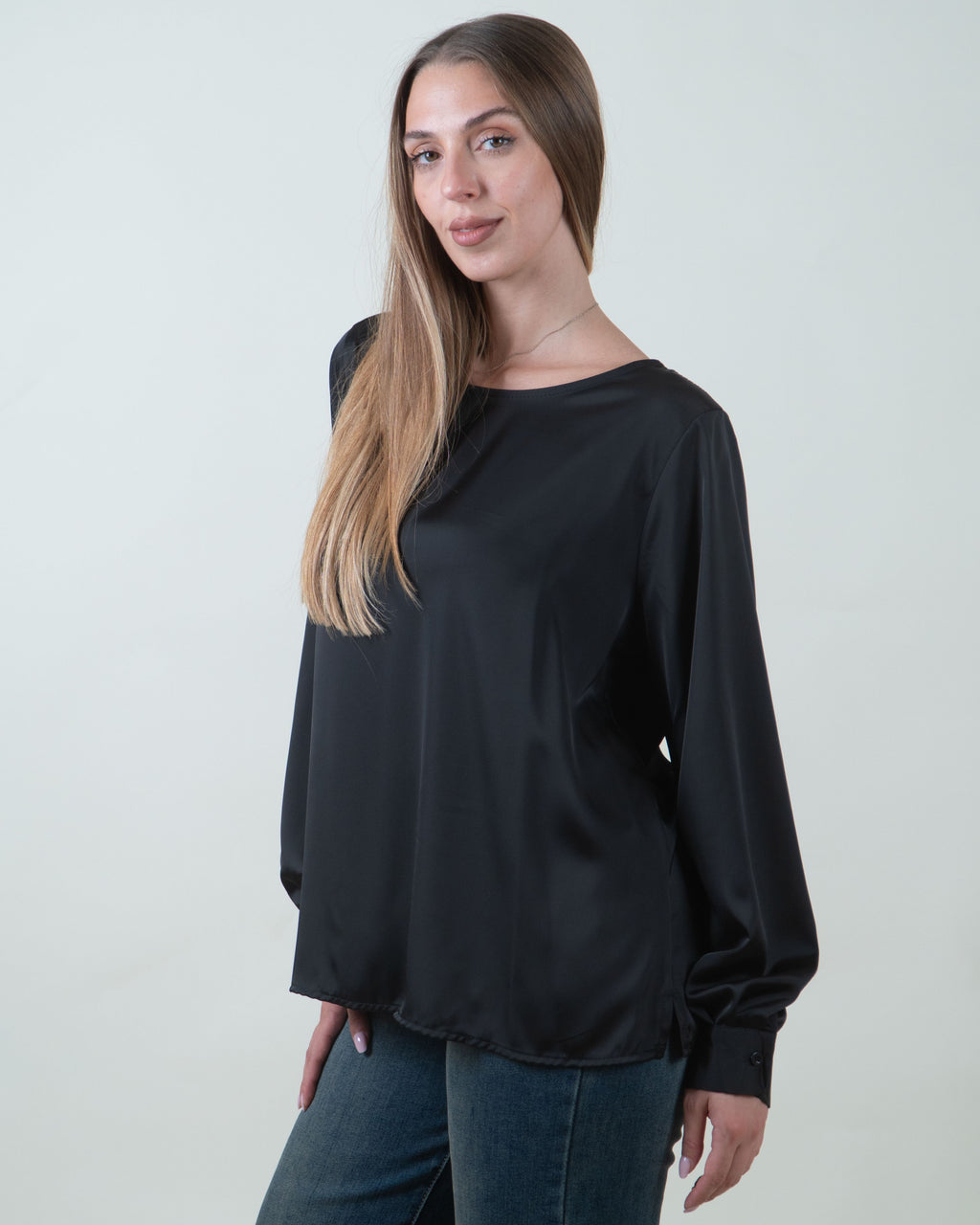 Blusa satinata a maniche lunghe|Colore:Nero