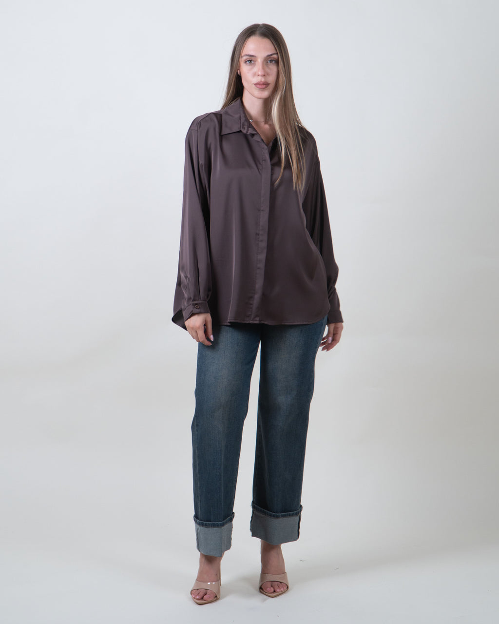Camicia moro satinata dalla linea morbida|Colore:Moro