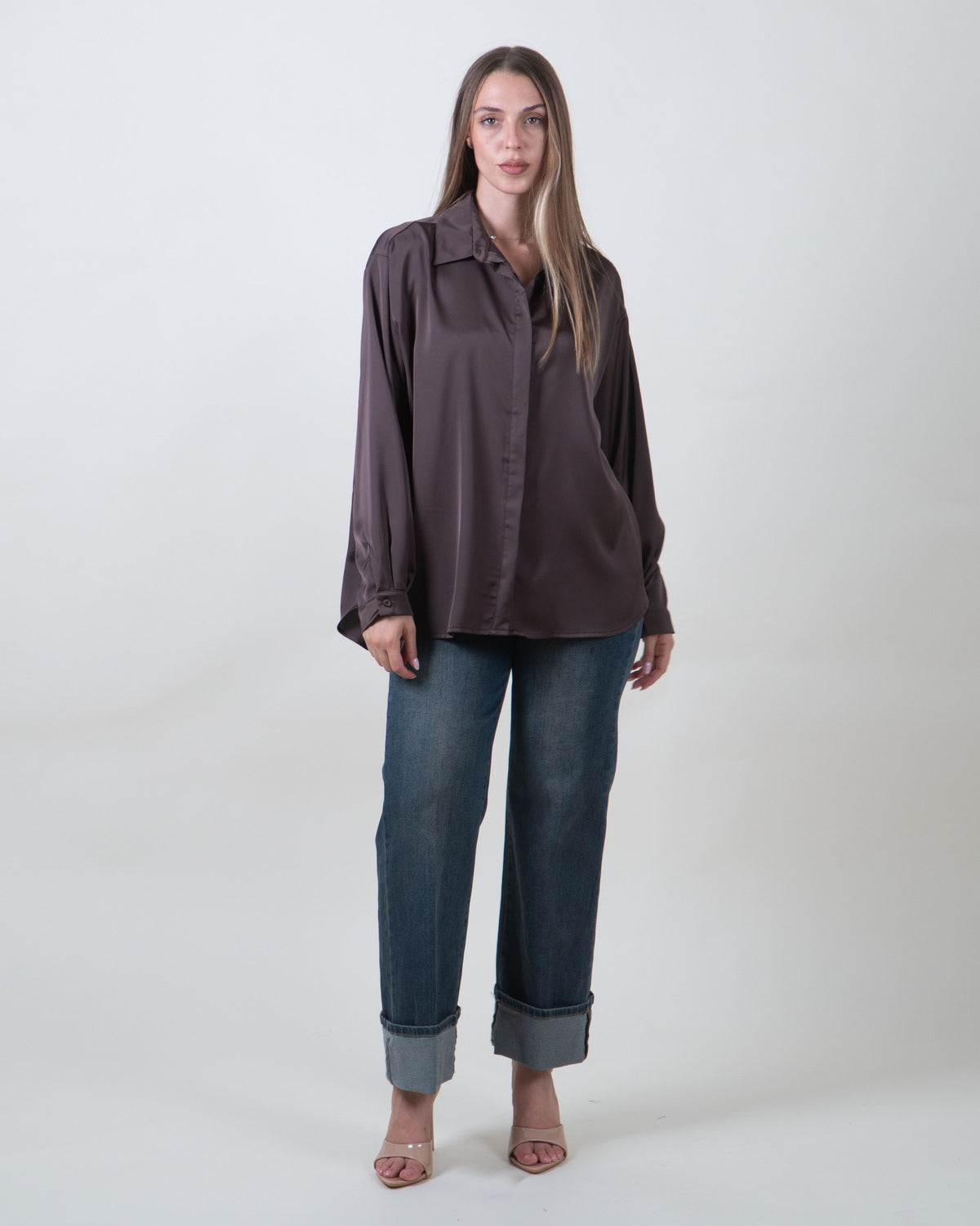 Camicia moro satinata dalla linea morbida|Colore:Moro