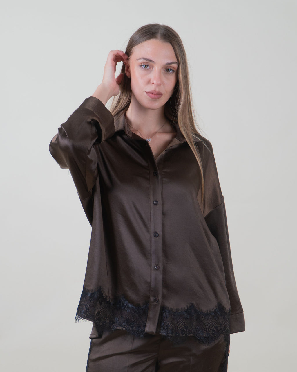 Camicia moro satinata con inserto in pizzo|Colore:Moro