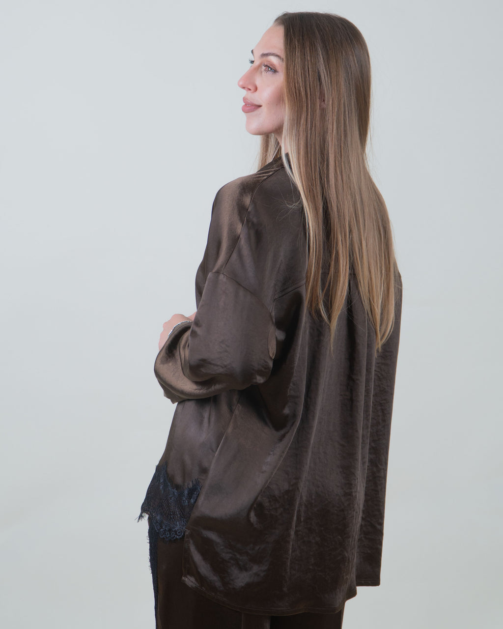 Camicia moro satinata con inserto in pizzo|Colore:Moro