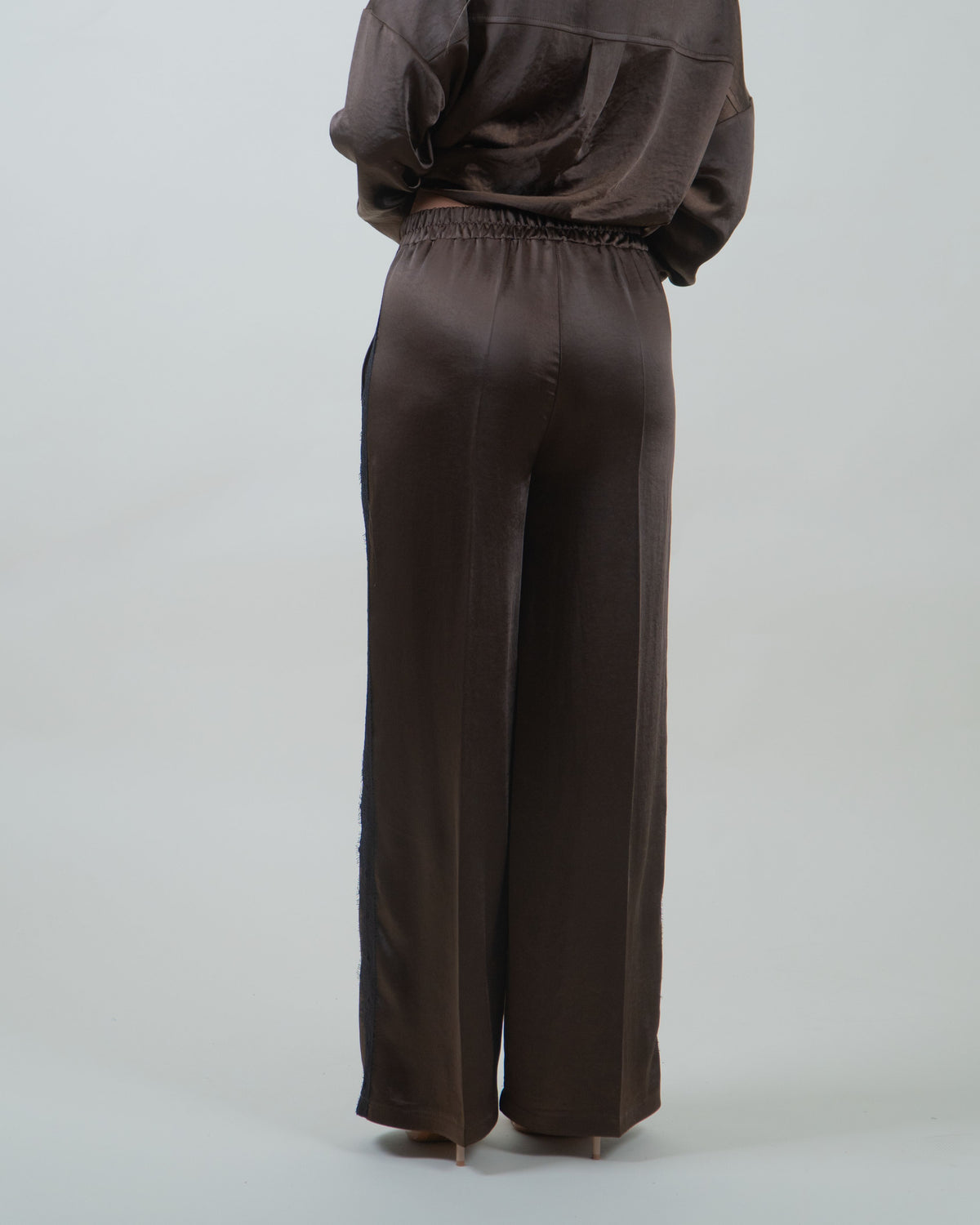 Pantaloni palazzo moro satinati con inserto in piz|Colore:Moro