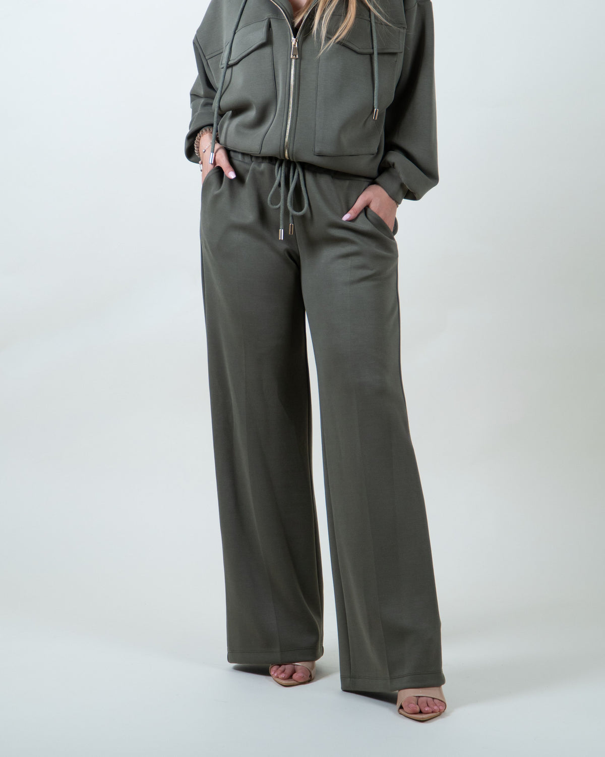 Pantaloni verde militare a gamba larga|Colore:Verde militare