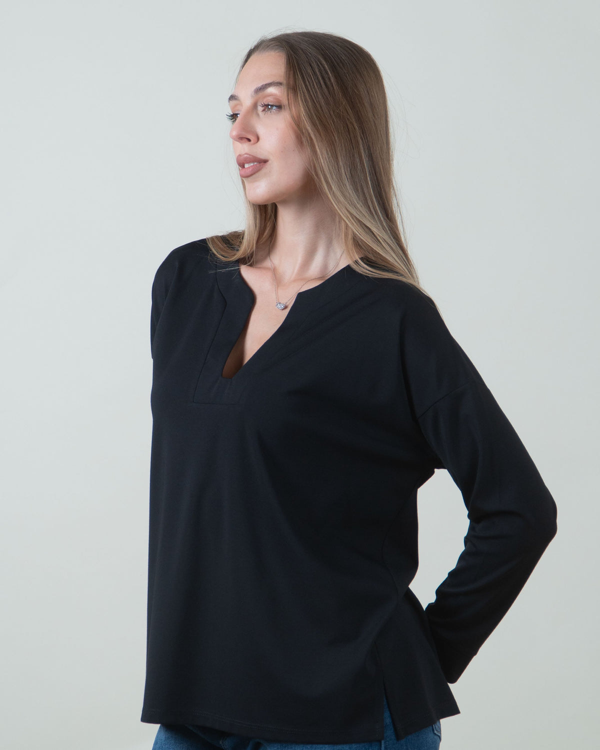 Maglia morbida con scollo a V|Colore:Nero